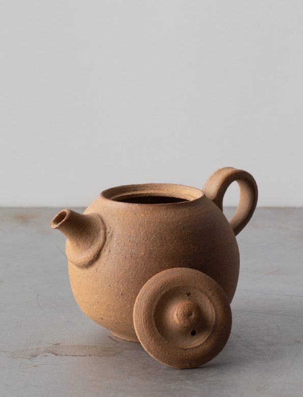 Clay teapot by Inge Nielsen