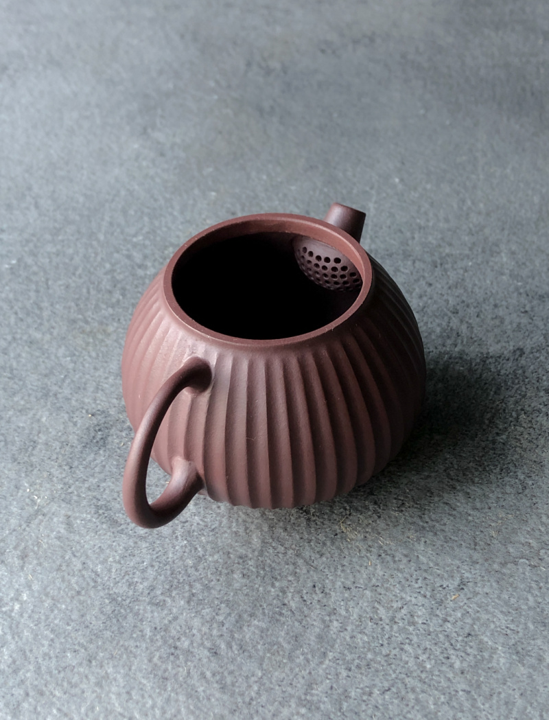 Dong Li Chrysanthemum teapot – Yixing Zu Ni